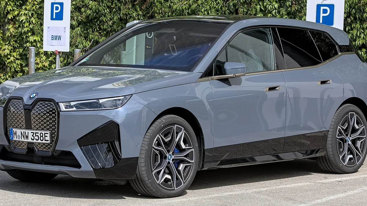 BMW iX